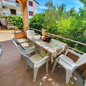 Apartman Steli, Vir