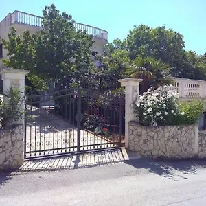 https://villa-caroline.hotels-in-trogir.com