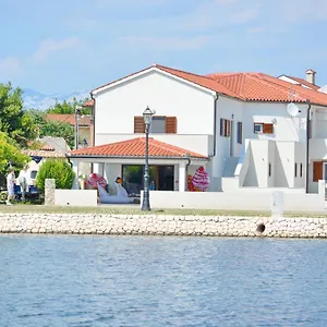 Apartman King, Nin