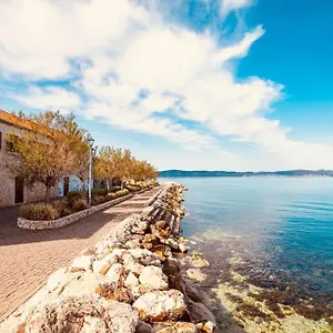 Apartament First Row By The Sea, Bibinje